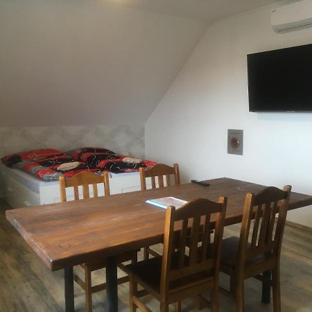 Ubytovani Pod Mezu Hlohovec Εξωτερικό φωτογραφία