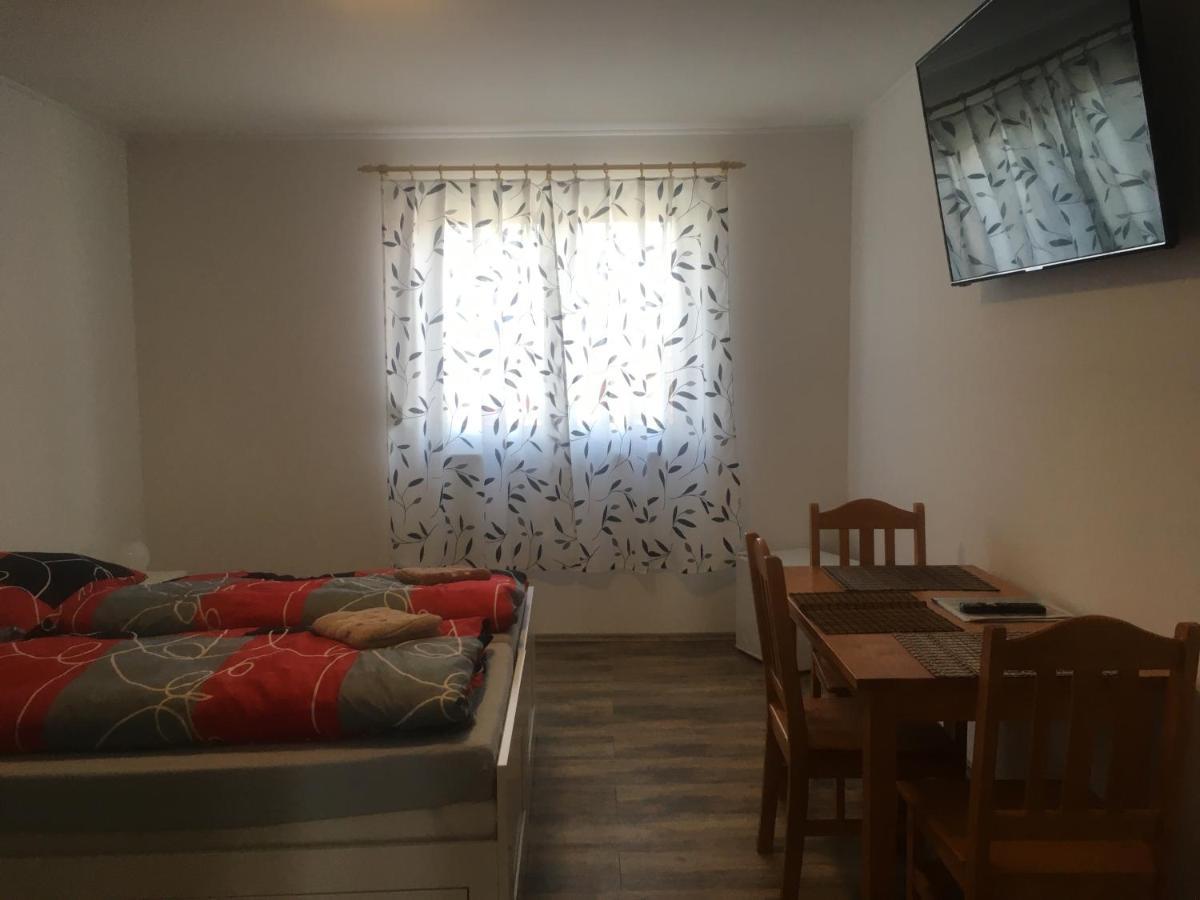Ubytovani Pod Mezu Hlohovec Εξωτερικό φωτογραφία